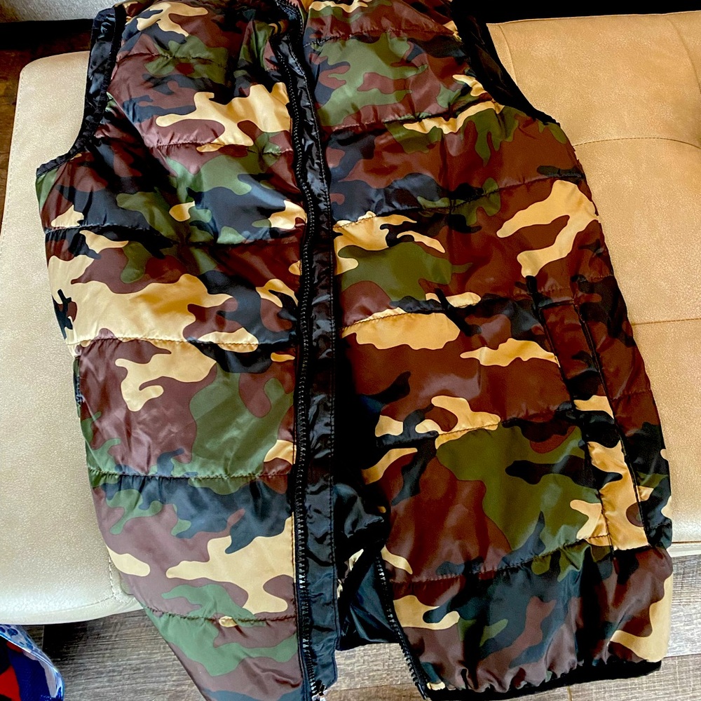 Size small men’s camo vest